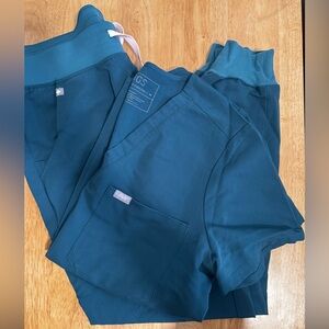 Pre-Loved Figs Scrubs Set size MEDIUM Caribbean blue